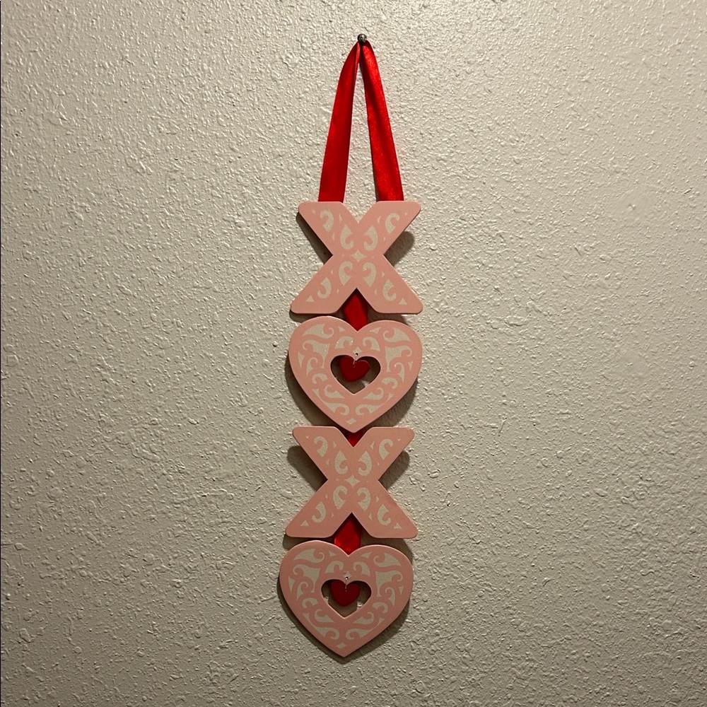 Amazon Pink XOXO Wall Hanging Decor